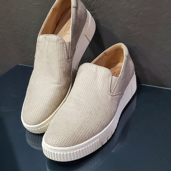 SOUL Naturalizer Women's Tia Slip-On Sneakers Beige - Picture 1 of 12